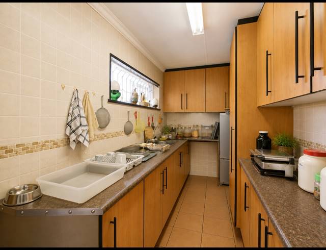 7 BEDROOM HOUSE FOR SALE IN MOOILANDE